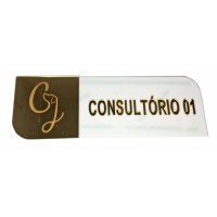 PLACAS DE PORTA EM ACRILICO COM LETRAS DOURADAS